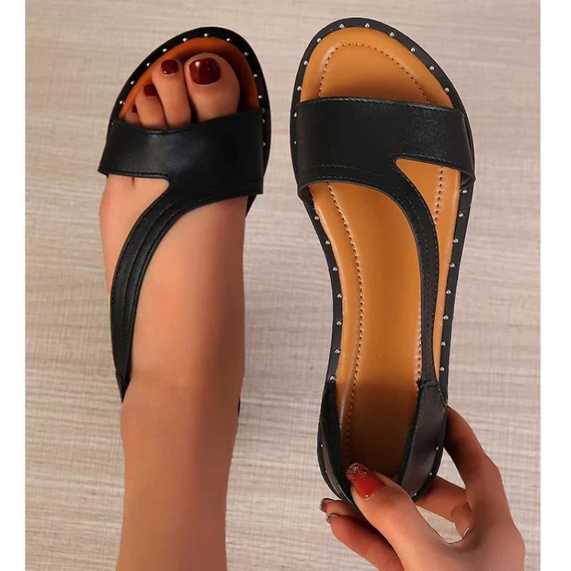 Flache Sandalen mit offener Zehenpartie und Fischmaulnieten