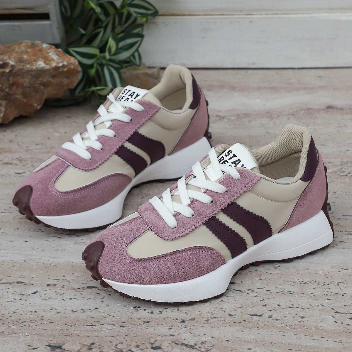 Stay-Real Sneakers | Retro-Style, der zu allem passt