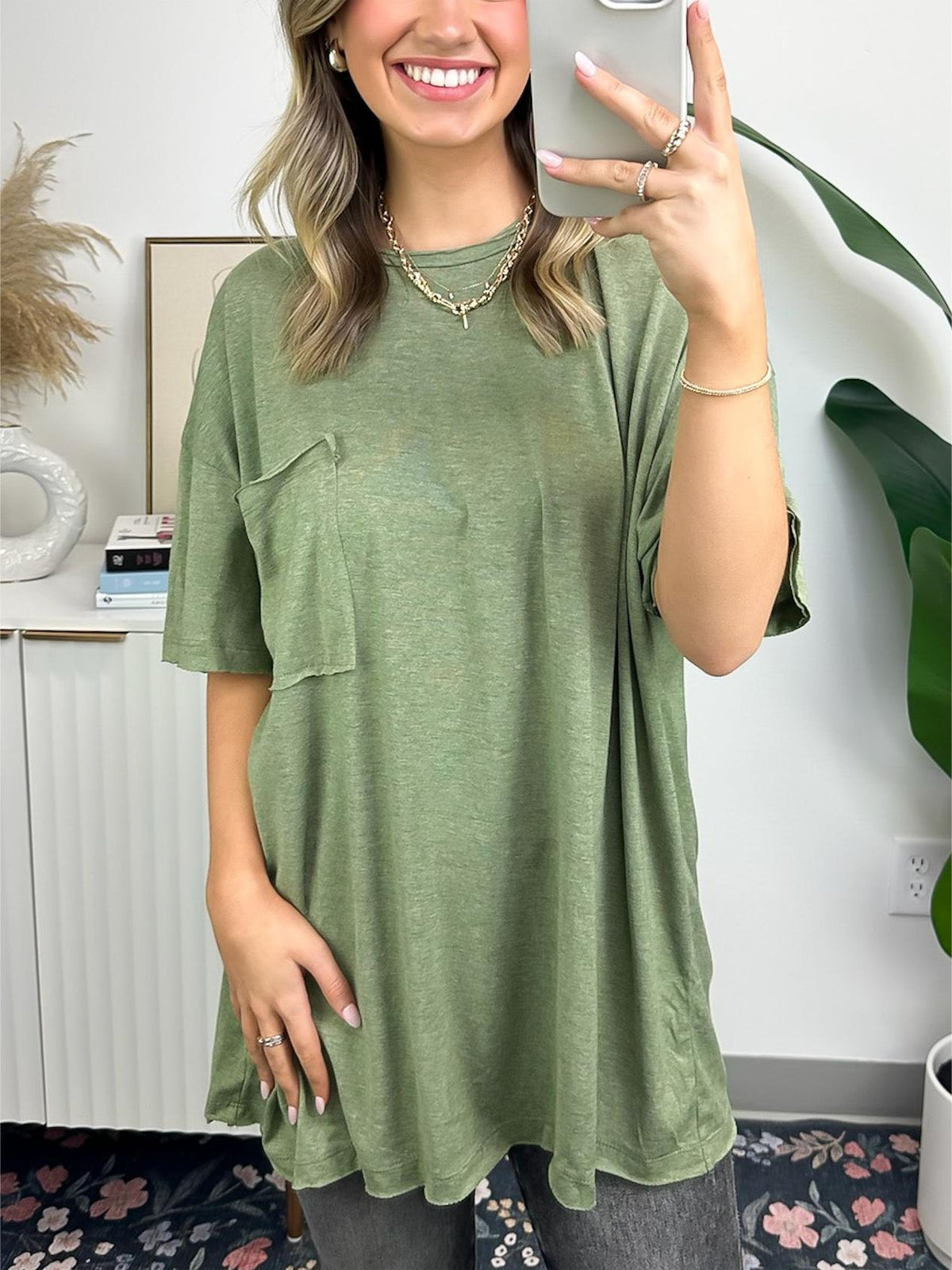 Damen-T-Shirt mit kastiger Passform und offenem Saum (3 kaufen, Versandkostenfrei)