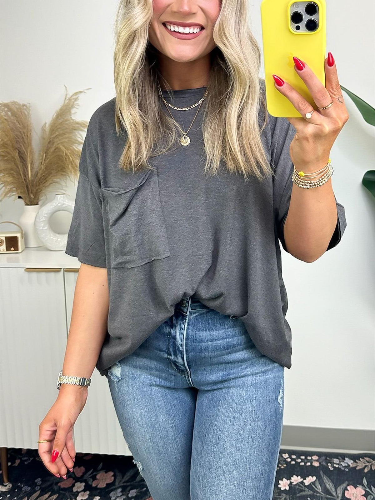 Damen-T-Shirt mit kastiger Passform und offenem Saum (3 kaufen, Versandkostenfrei)