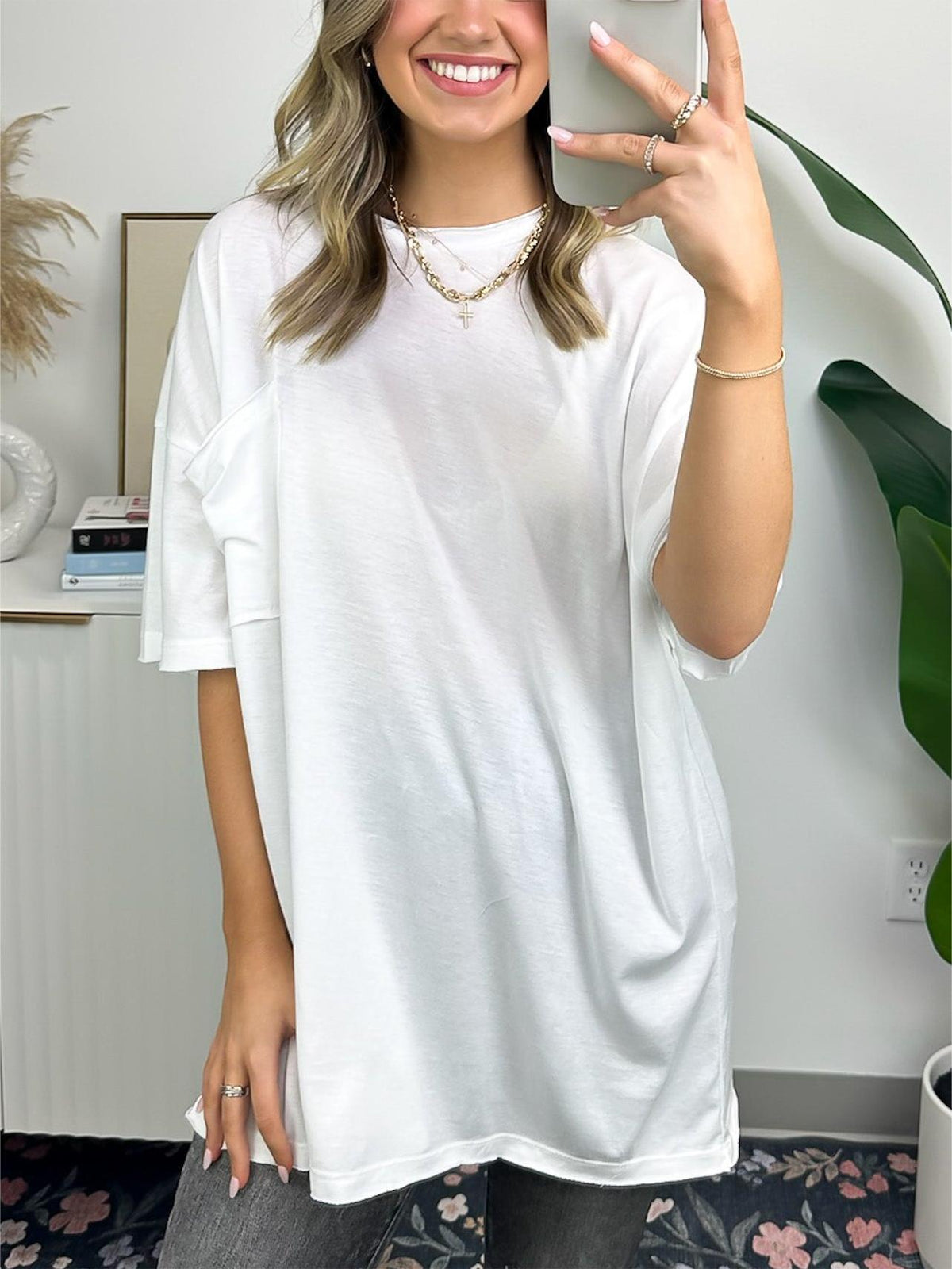 Damen-T-Shirt mit kastiger Passform und offenem Saum (3 kaufen, Versandkostenfrei)