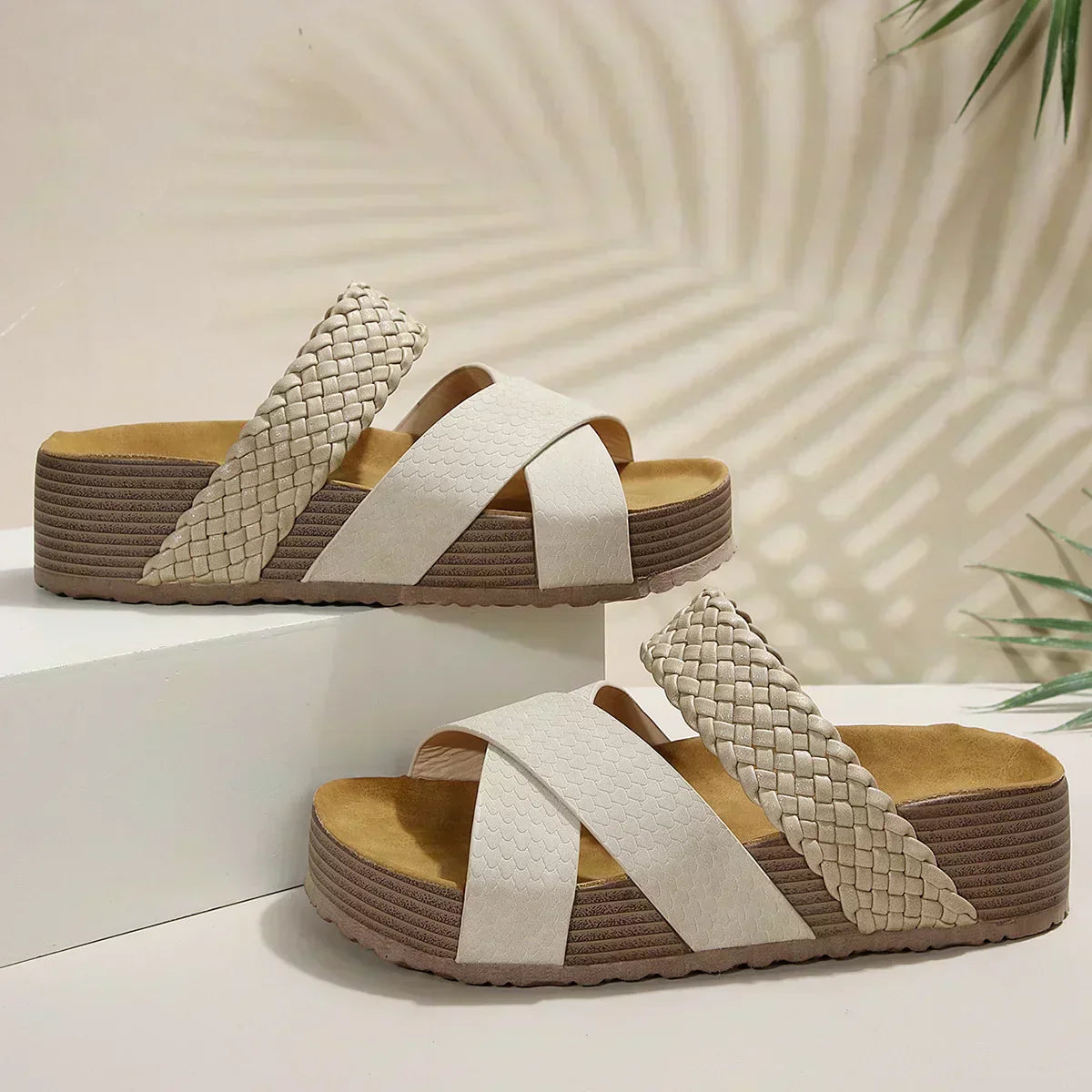 Geflochtene Damensandalen