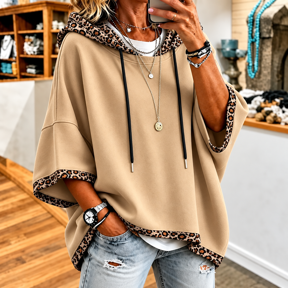 Damen-Hoodie mit Leopardenbesatz – Lässig geschnittenes Sweatshirt mit Kordelzug