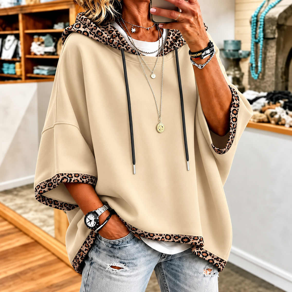 Damen-Hoodie mit Leopardenbesatz – Lässig geschnittenes Sweatshirt mit Kordelzug
