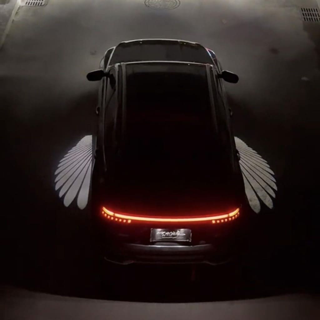 Projecteurs de sol effet « Ailes d'ange » exclusifs pour Cadillac