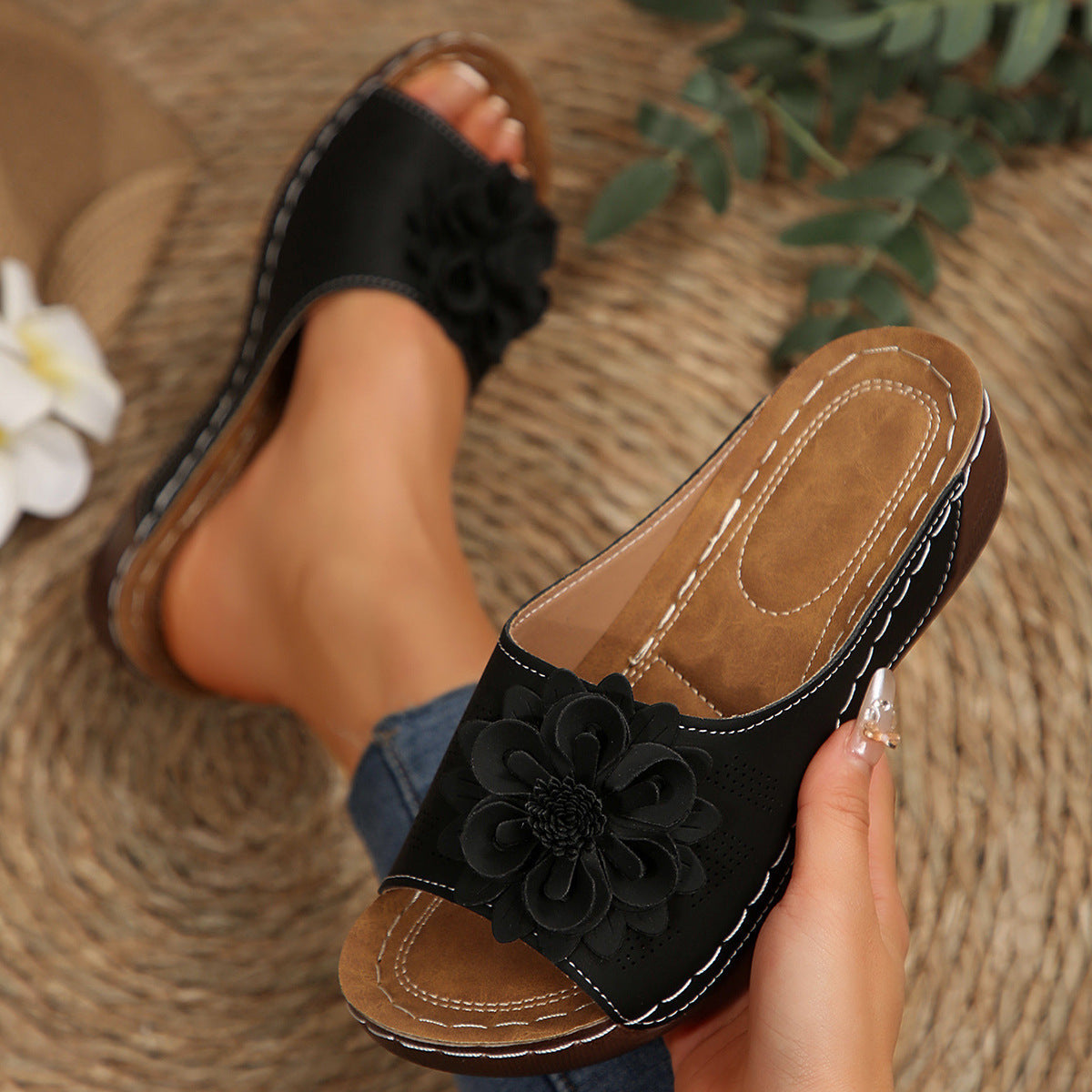 Sandales Compensées Florales pour Femmes - Chaussures Ouvertes Faciles à Enfiler pour Sorties Estivales Décontractées