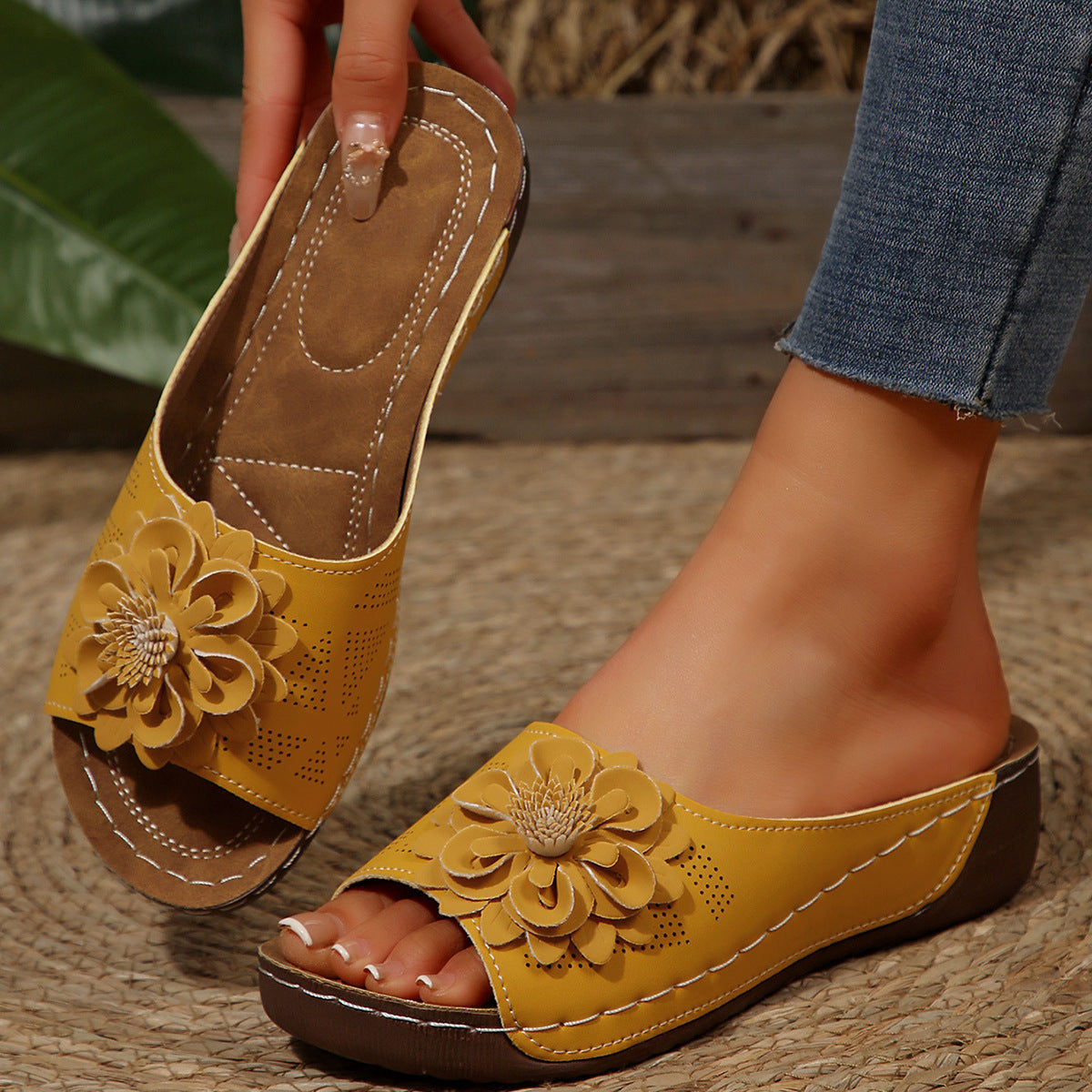 Sandales Compensées Florales pour Femmes - Chaussures Ouvertes Faciles à Enfiler pour Sorties Estivales Décontractées
