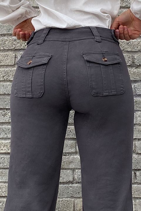 Hose mit festem Knopfdetail, Pattentasche und geradem Bein