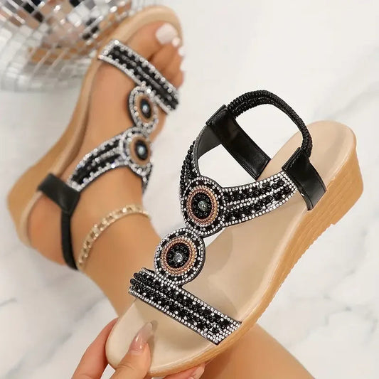 Sandales compensées élégantes avec perles et strass