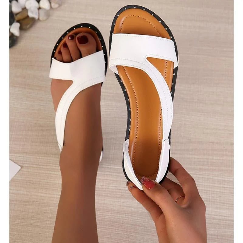 Flache Sandalen mit offener Zehenpartie und Fischmaulnieten