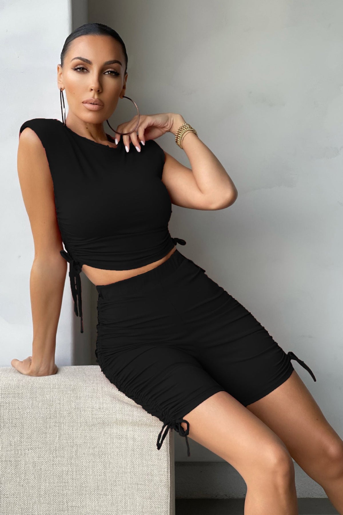 Damen Sportliches Zweiteiliges Set mit Falten-Shorts in Reinem Farbtönen