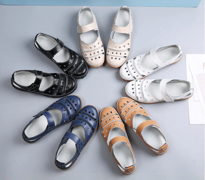 Flache Damen-Ledersandalen mit Hohlhaken