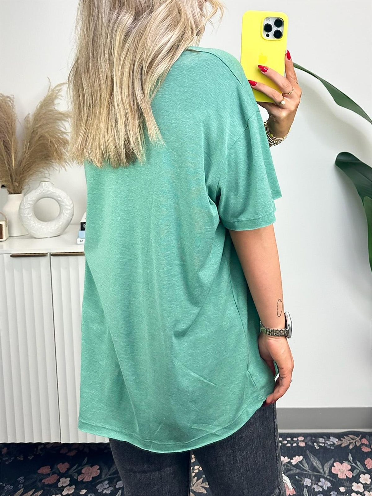 Damen-T-Shirt mit kastiger Passform und offenem Saum (3 kaufen, Versandkostenfrei)