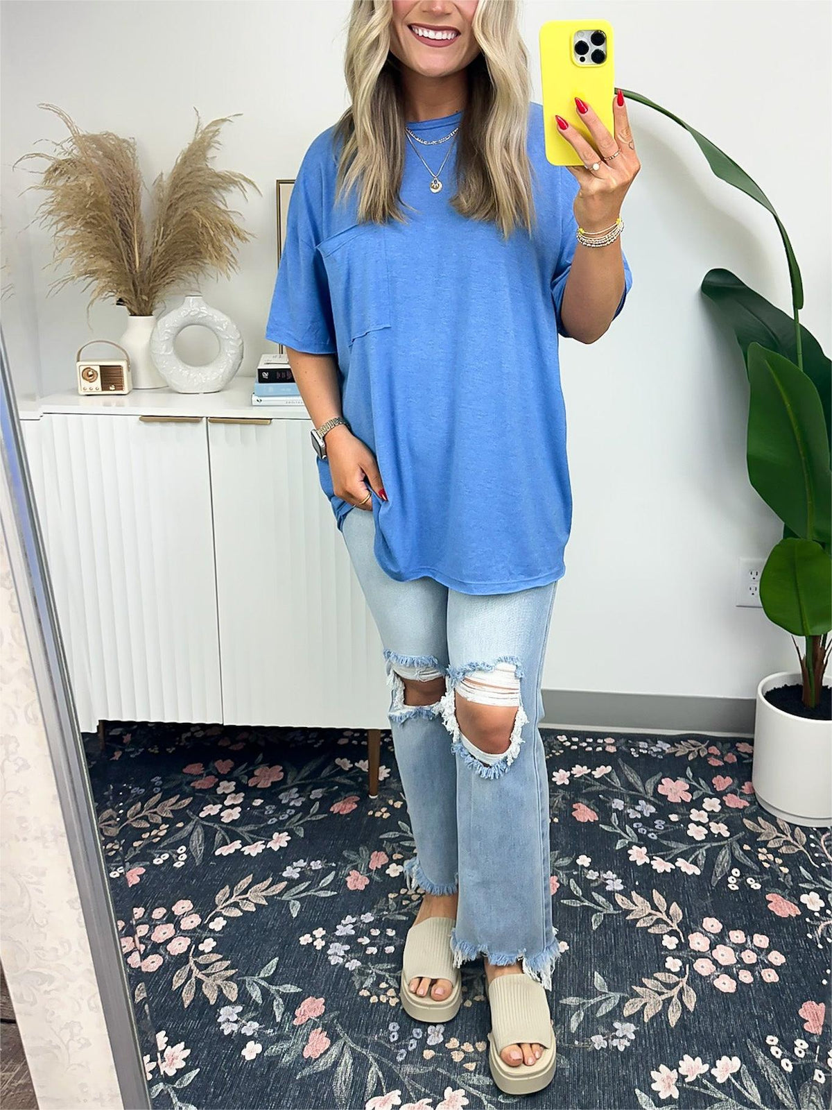 Damen-T-Shirt mit kastiger Passform und offenem Saum (3 kaufen, Versandkostenfrei)