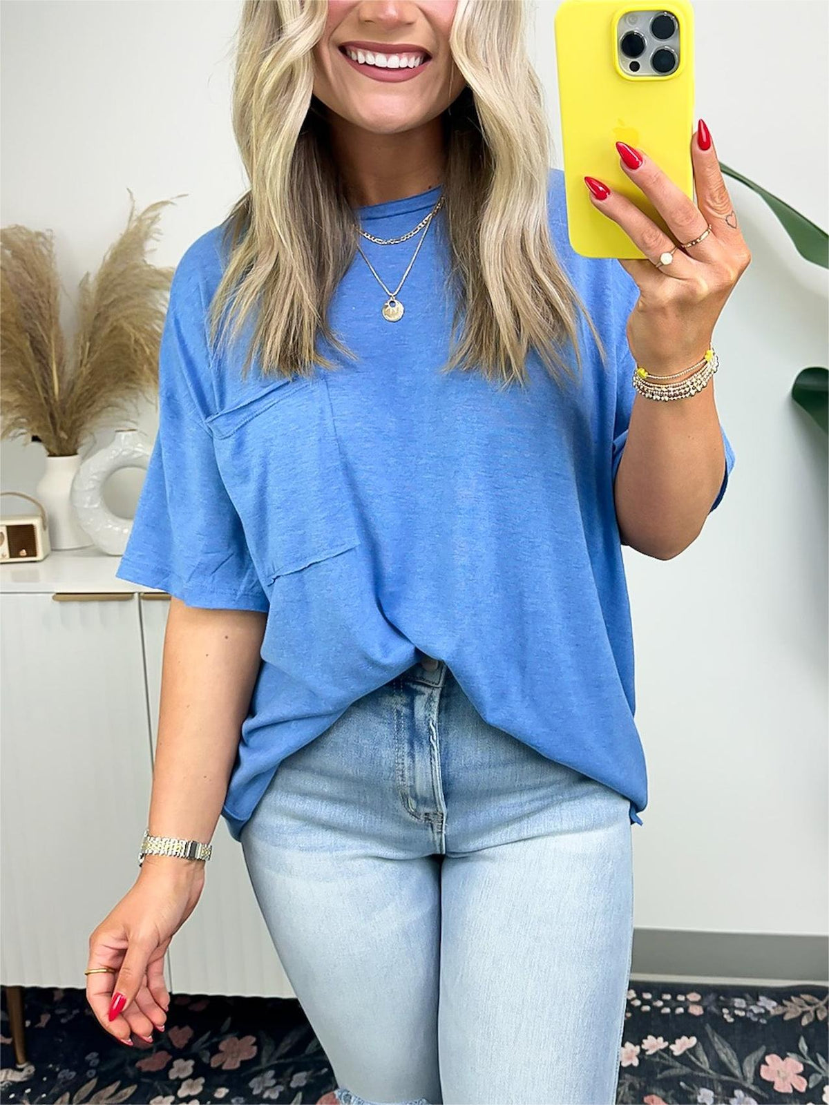 Damen-T-Shirt mit kastiger Passform und offenem Saum (3 kaufen, Versandkostenfrei)
