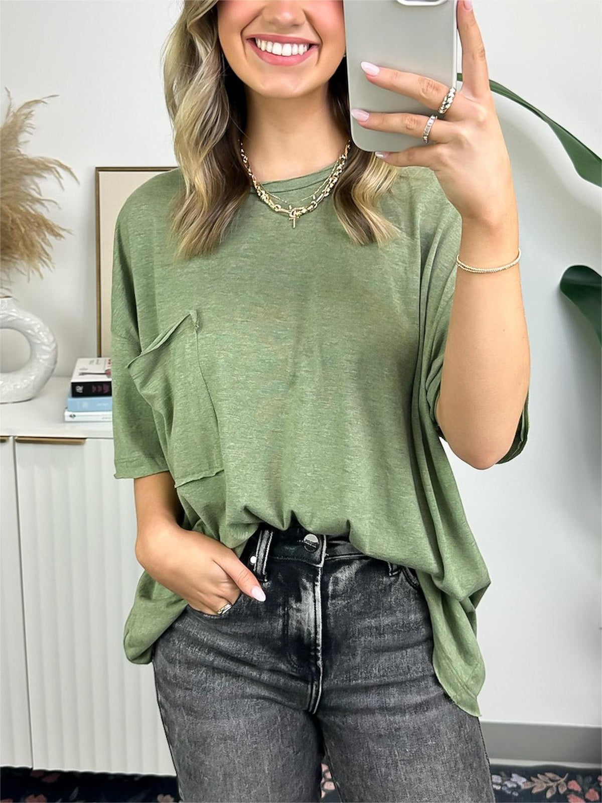 Damen-T-Shirt mit kastiger Passform und offenem Saum (3 kaufen, Versandkostenfrei)