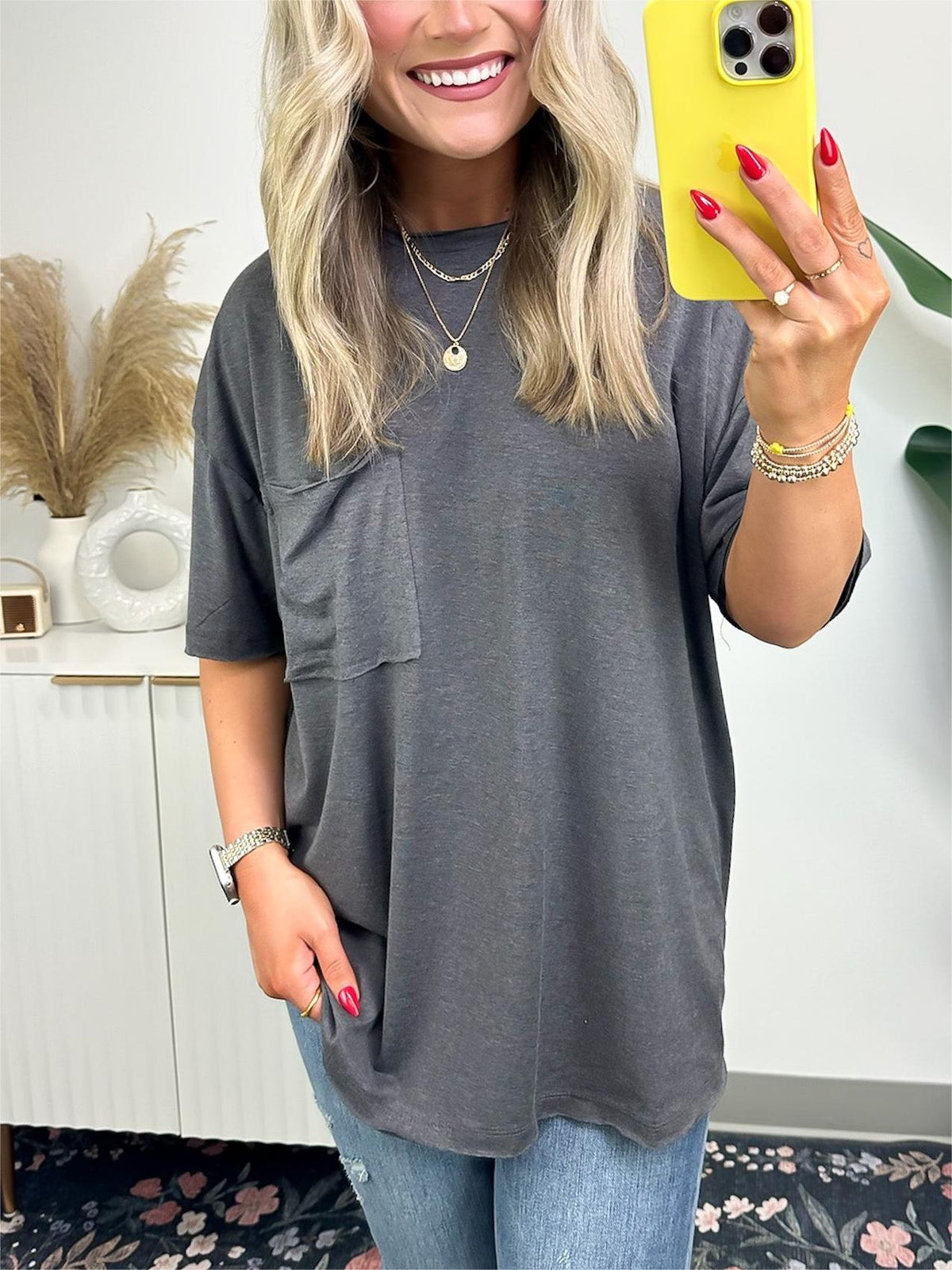 Damen-T-Shirt mit kastiger Passform und offenem Saum (3 kaufen, Versandkostenfrei)