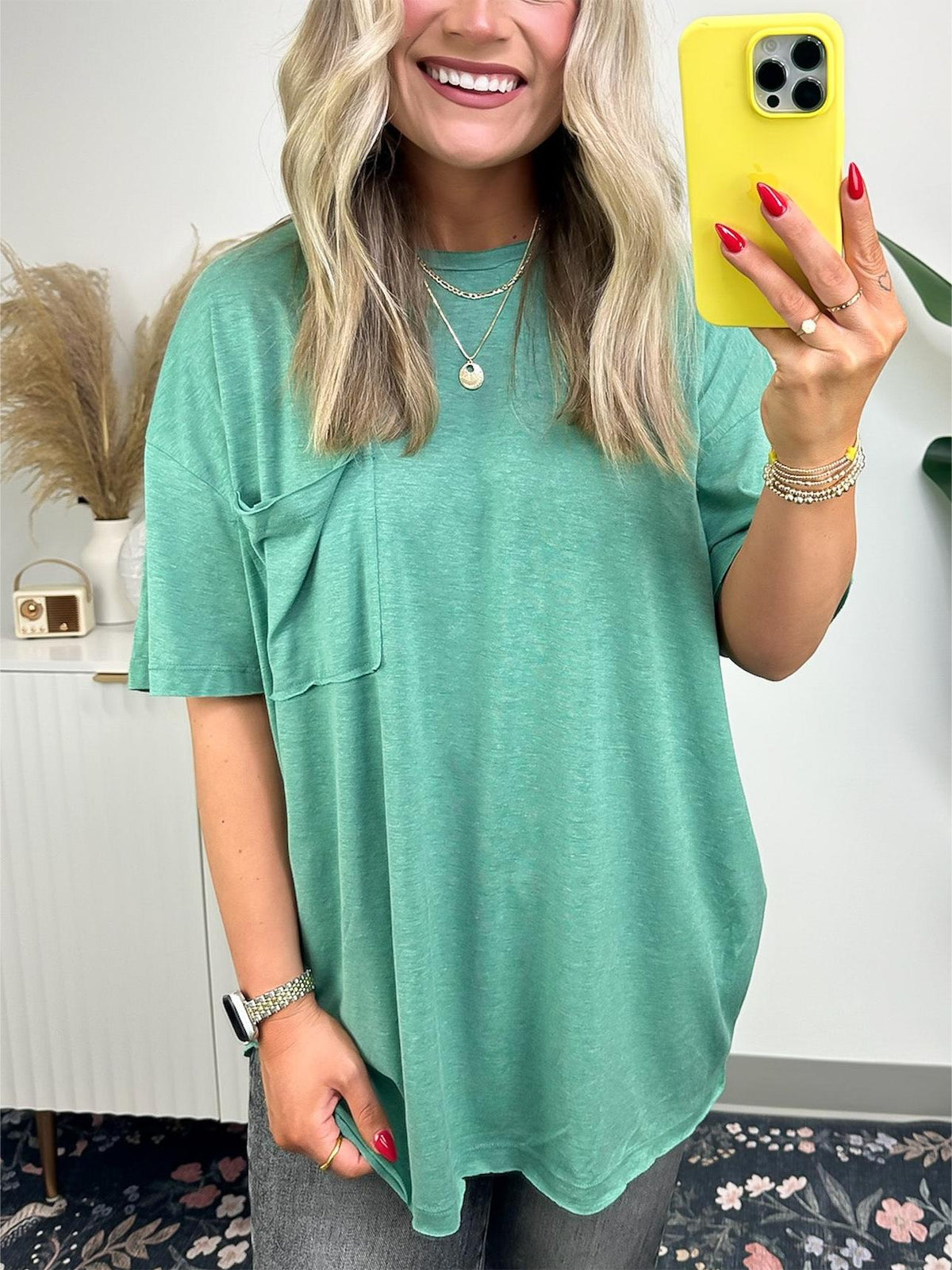 Damen-T-Shirt mit kastiger Passform und offenem Saum (3 kaufen, Versandkostenfrei)