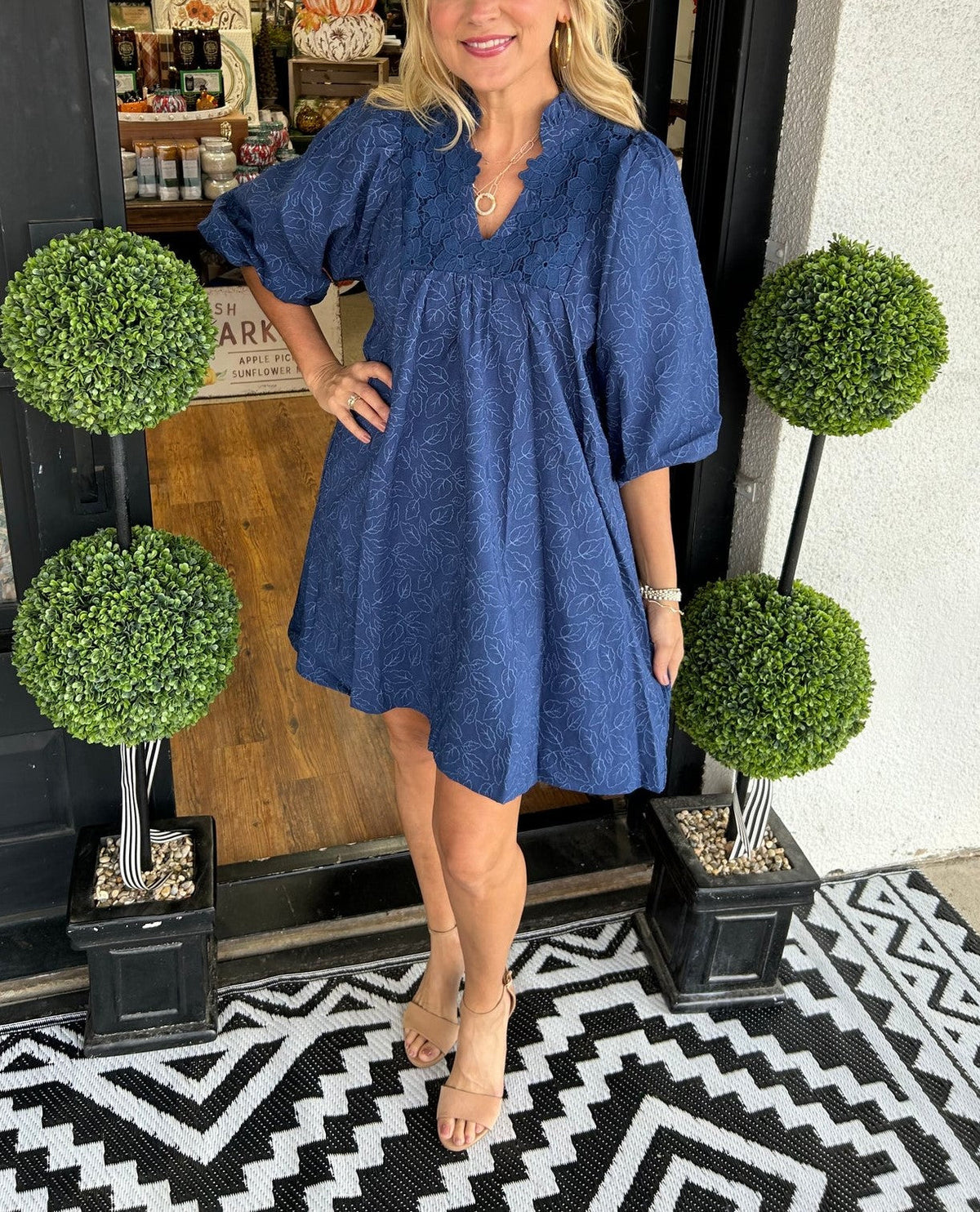 Damen-Minikleid aus Blatt-Jacquard mit Puffärmeln (2 kaufen, kostenloser Versand)