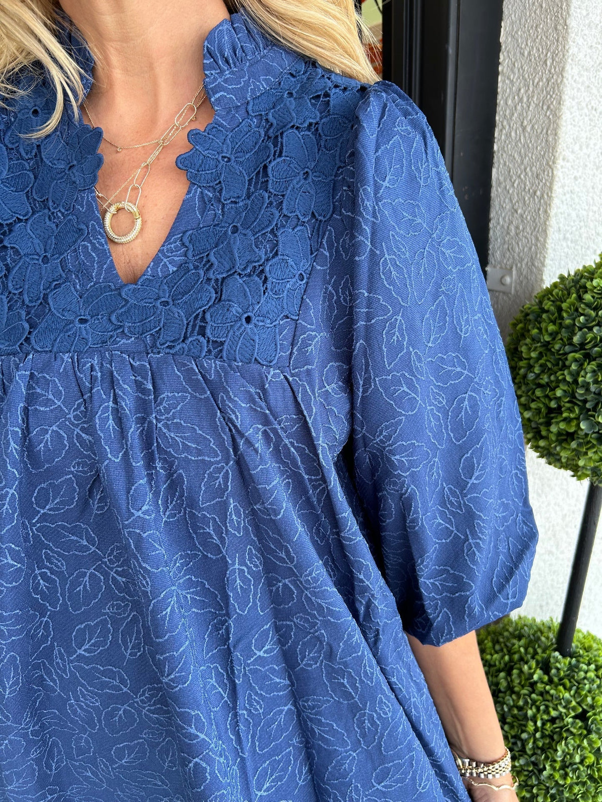 Damen-Minikleid aus Blatt-Jacquard mit Puffärmeln (2 kaufen, kostenloser Versand)