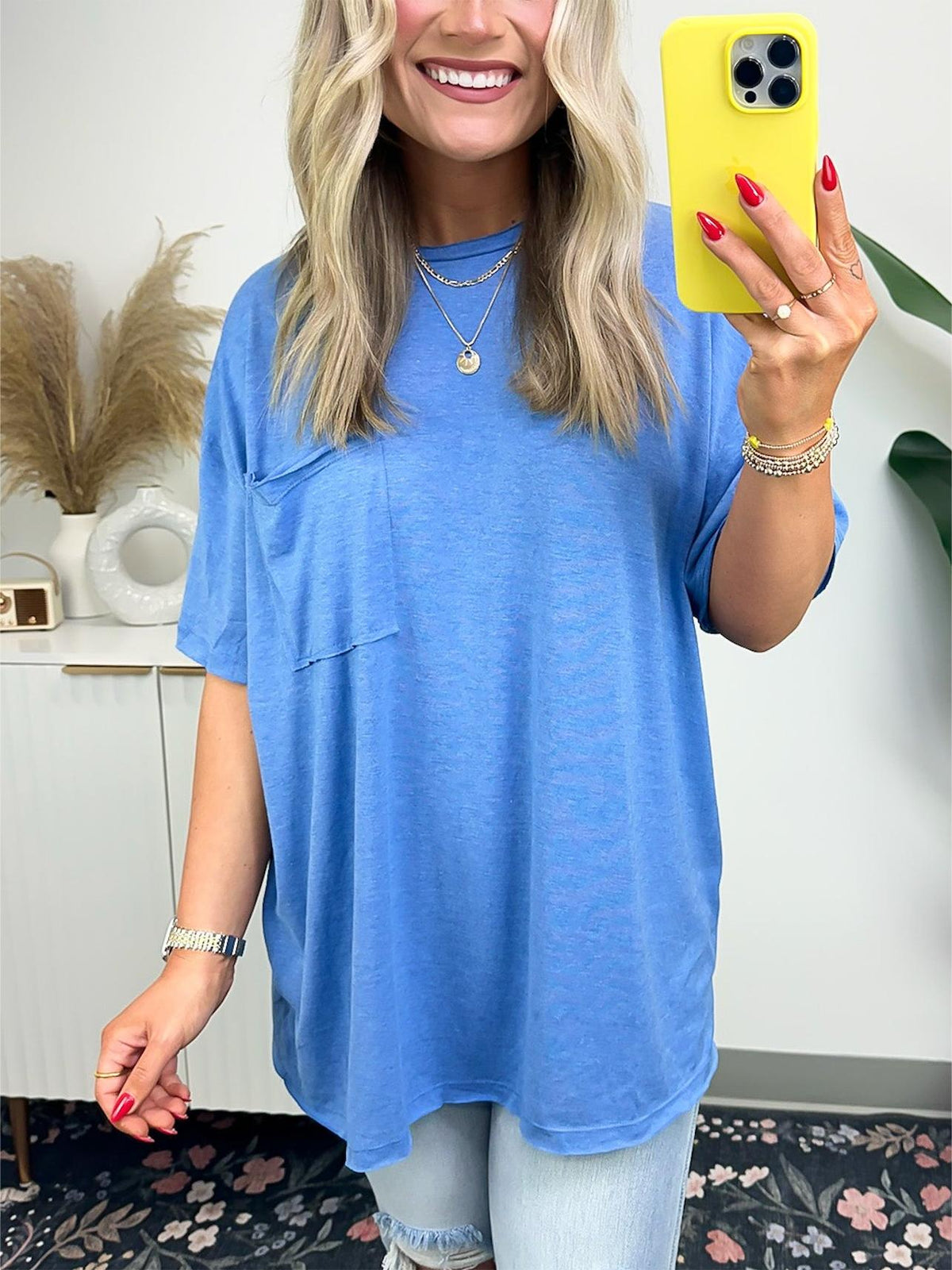 Damen-T-Shirt mit kastiger Passform und offenem Saum (3 kaufen, Versandkostenfrei)