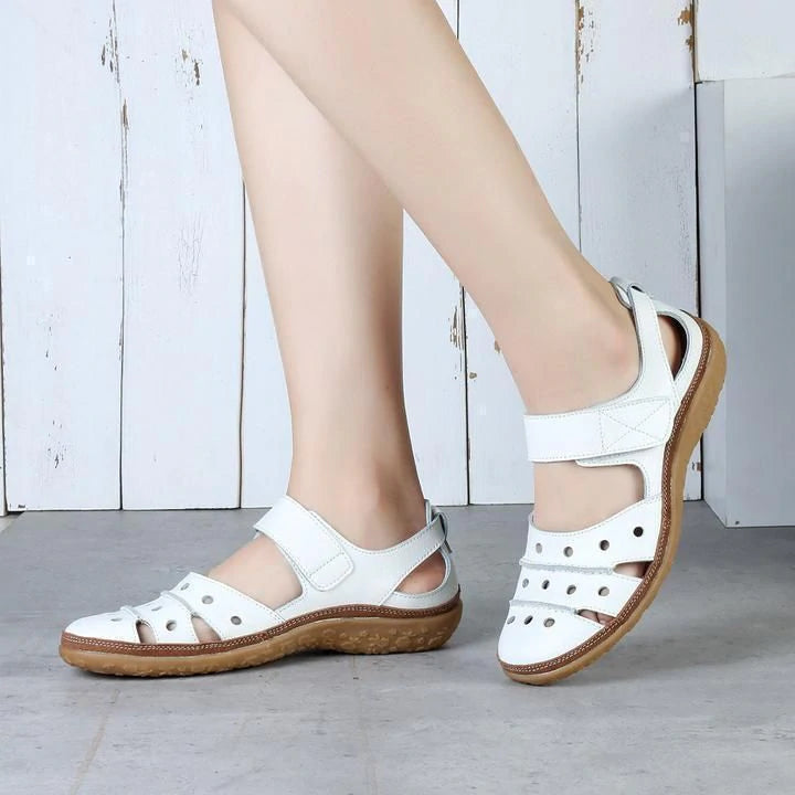 Flache Damen-Ledersandalen mit Hohlhaken