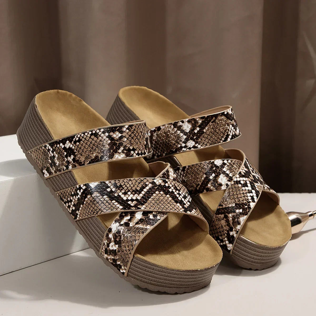 Geflochtene Damensandalen